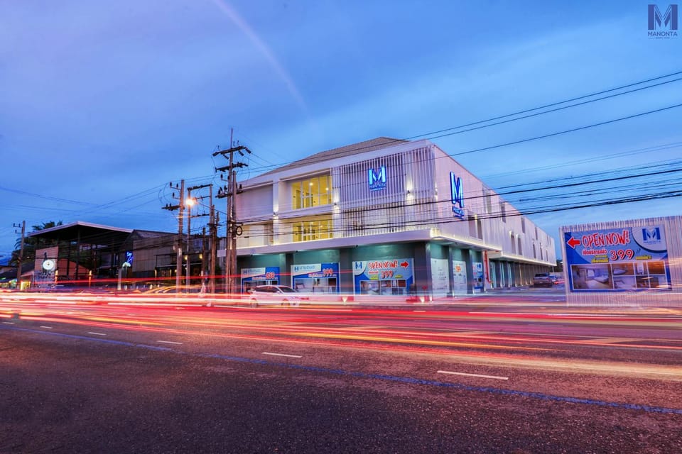 Property building, Nearby landmark, Neighbourhood