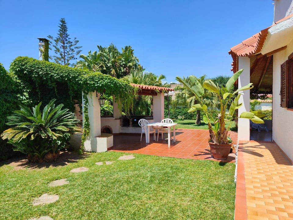 Property building, Garden, Garden, Garden view, Garden view, Swimming pool