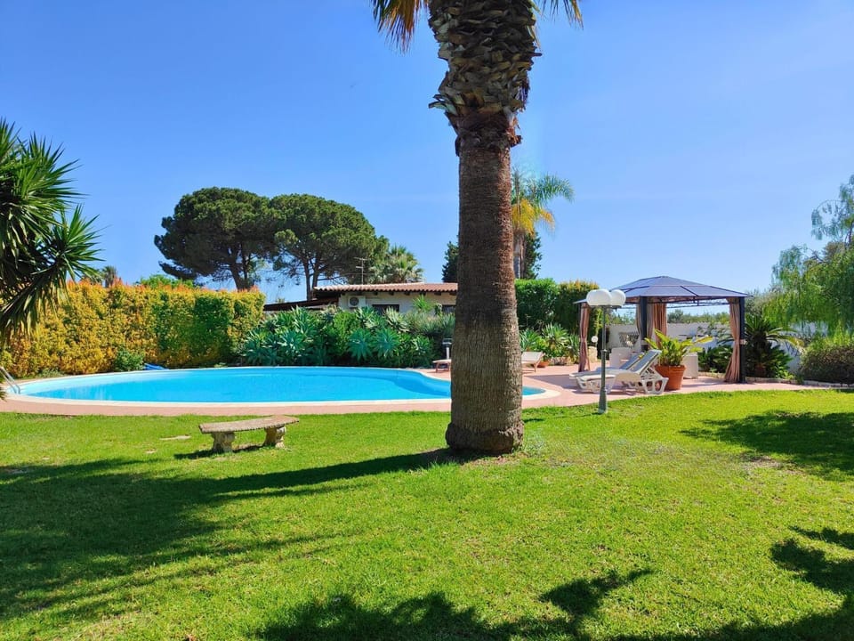 Property building, Garden, Garden, Garden view, Garden view, Pool view, Pool view, Swimming pool, Swimming pool