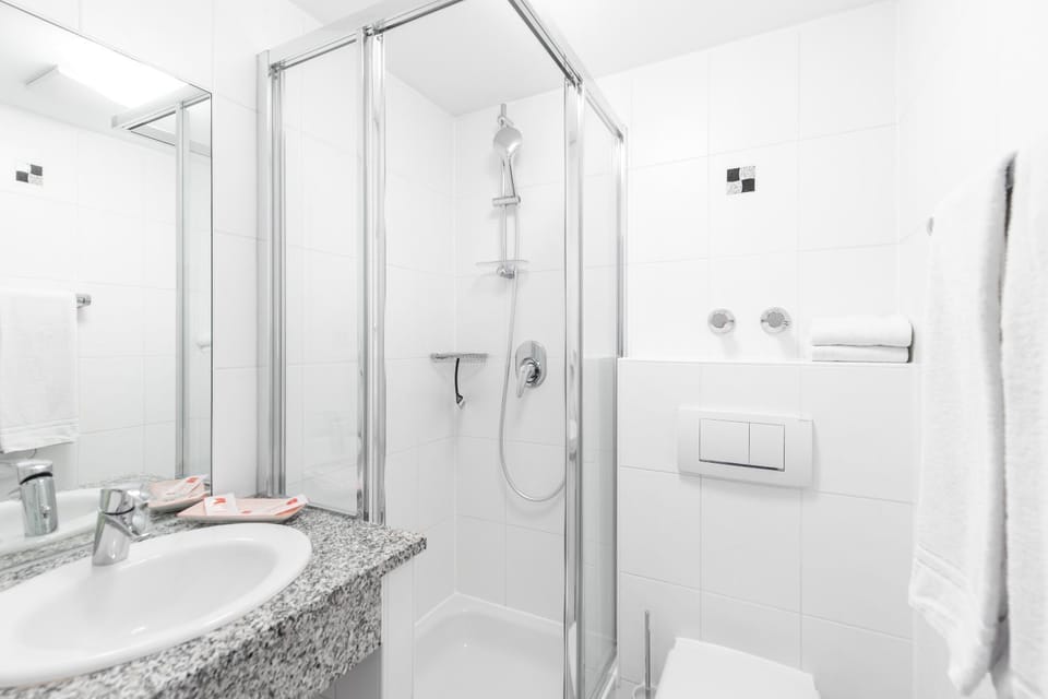 Shower, Bathroom, towels