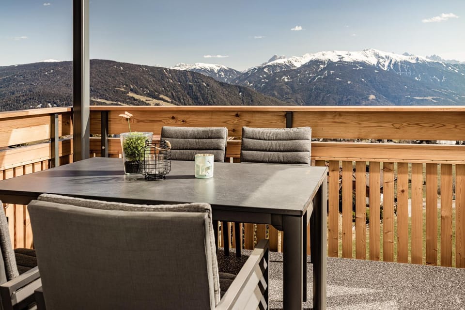 View (from property/room), Balcony/Terrace, Mountain view