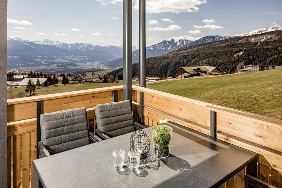 Balcony/Terrace, Mountain view