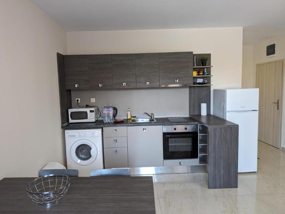 Kitchen or kitchenette, oven, toaster