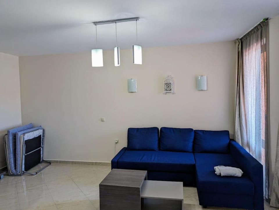 Bed, Living room