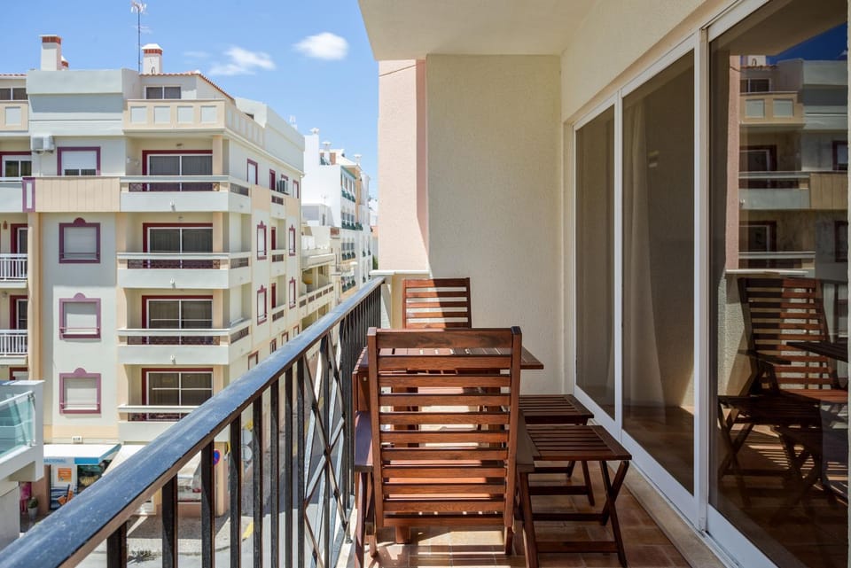 Property building, Balcony/Terrace, Balcony/Terrace