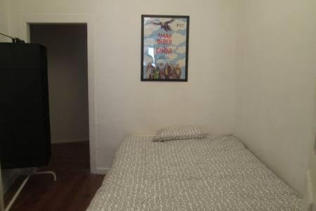 Photo of the whole room, Bedroom
