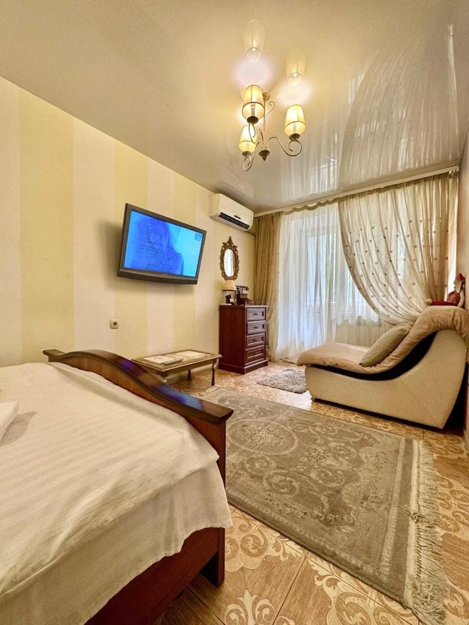 ApartPoltava Французький шик у центрі Полтави, 4 спальних місця, Корпусний парк Apartment in Ukraine