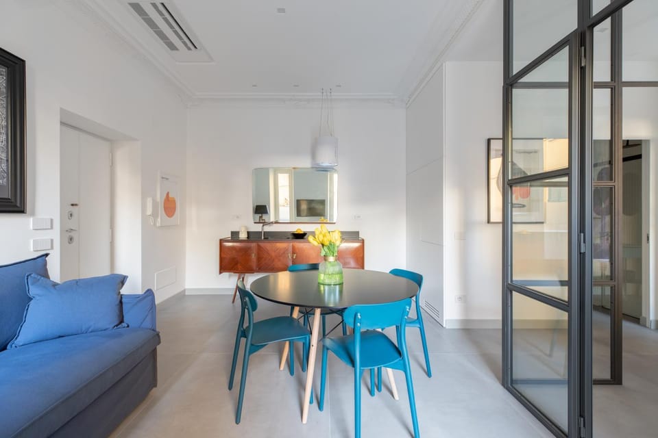 Living room, Dining area