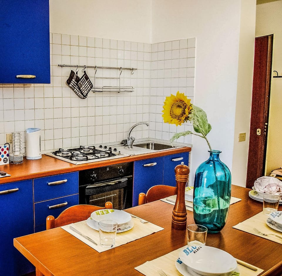 Kitchen or kitchenette, Dining area, kitchen