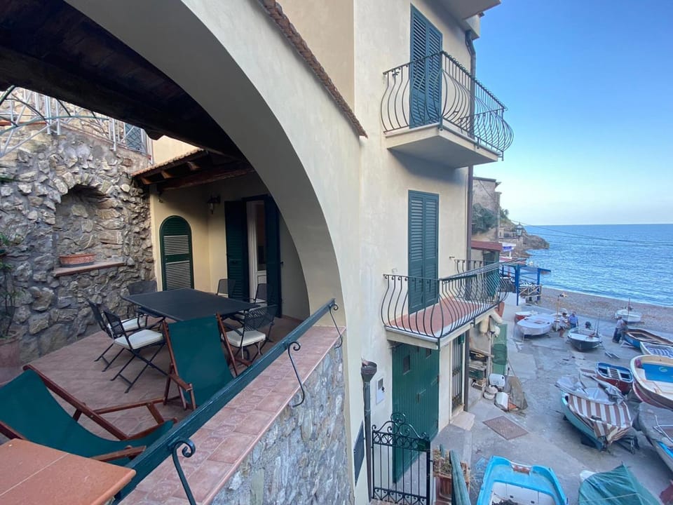 Property building, Balcony/Terrace, Sea view