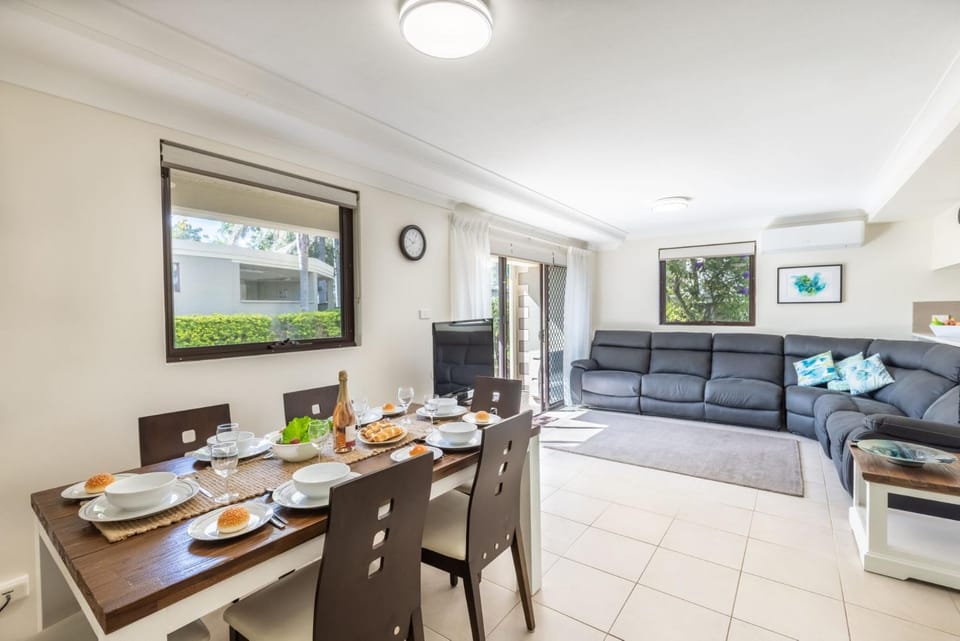 Carindale, 16 19-23 Dowling Street - Ground floor unit with foxtel, complex pool and tennis Court Apartment in Nelson Bay