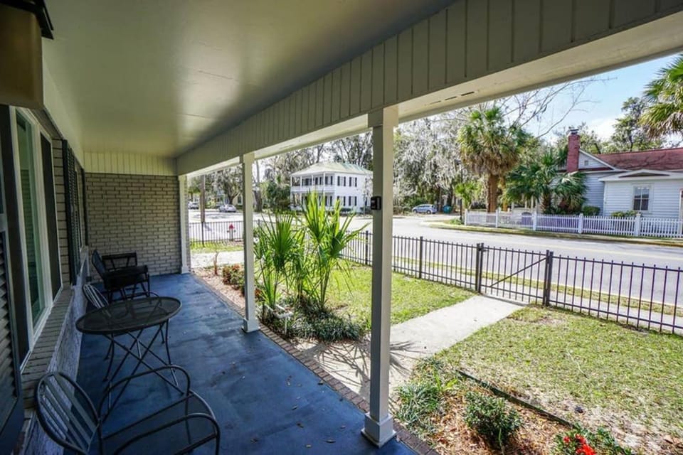 Beautiful, Modern Getaway in Historic Downtown Beaufort House in Beaufort