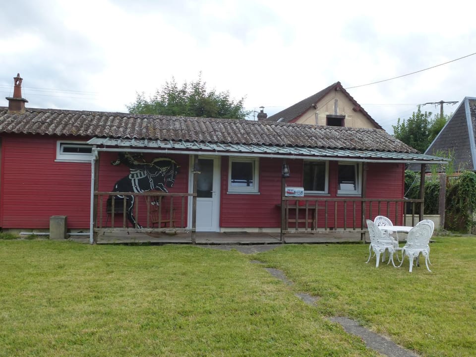 Property building, Patio, Facade/entrance, Garden