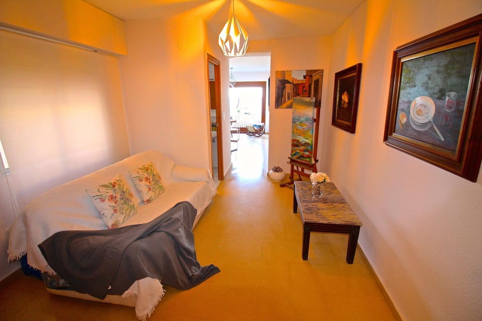 Bed, Living room, Photo of the whole room, Seating area