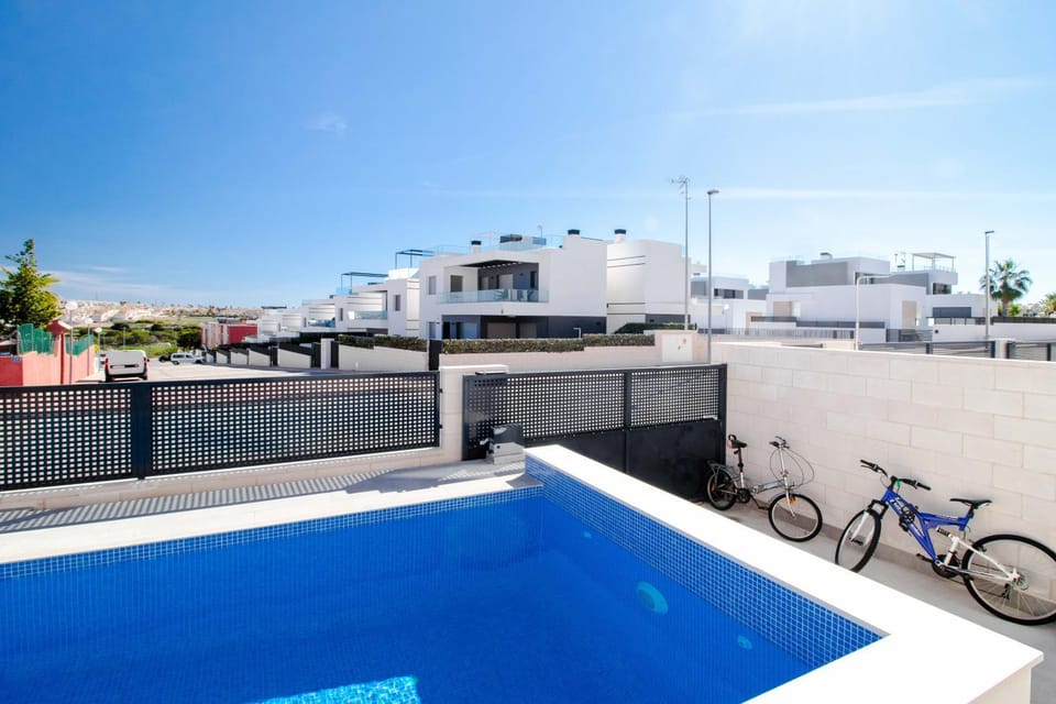 Patio, Cycling, Swimming pool, Quiet street view