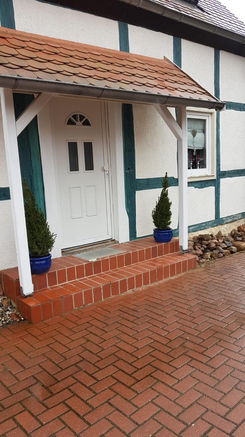 Property building, Patio, Facade/entrance