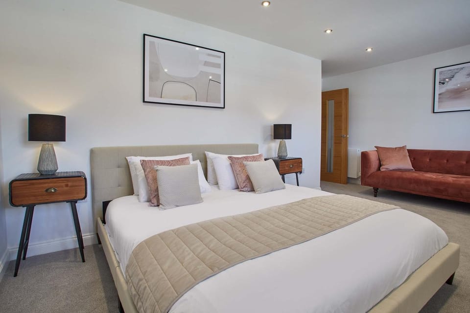 Photo of the whole room, Bedroom