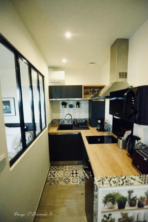Kitchen or kitchenette