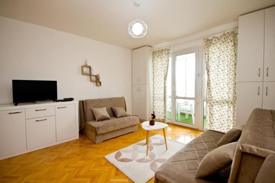 Bed, Living room