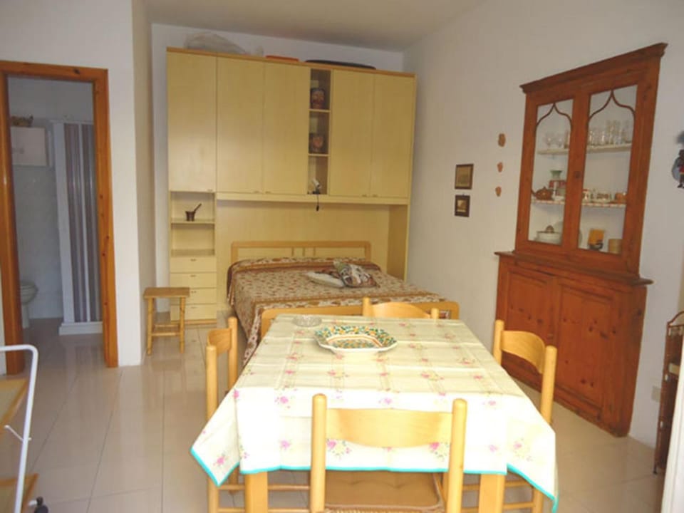 Dining area, Lunch