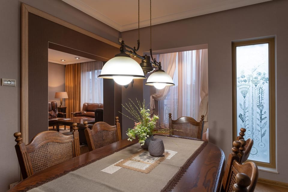 Seating area, Dining area