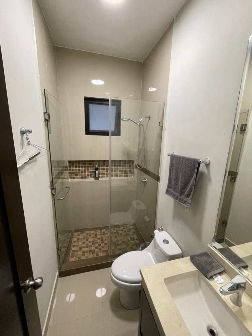 Shower, Toilet, Bathroom, towels