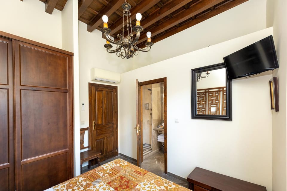 TV and multimedia, Decorative detail, Bedroom