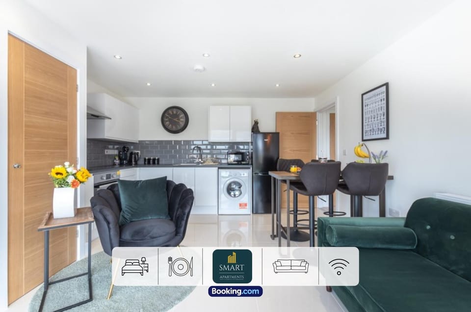 Kitchen or kitchenette, Living room, Seating area, Dining area