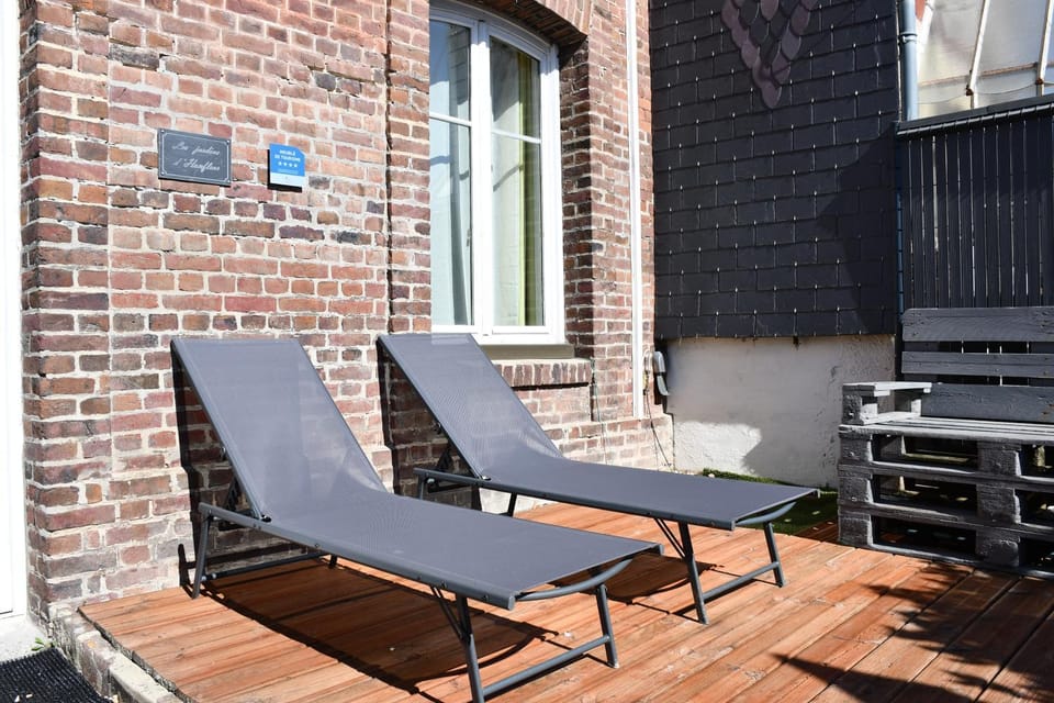 Patio, Day, Balcony/Terrace, sunbed