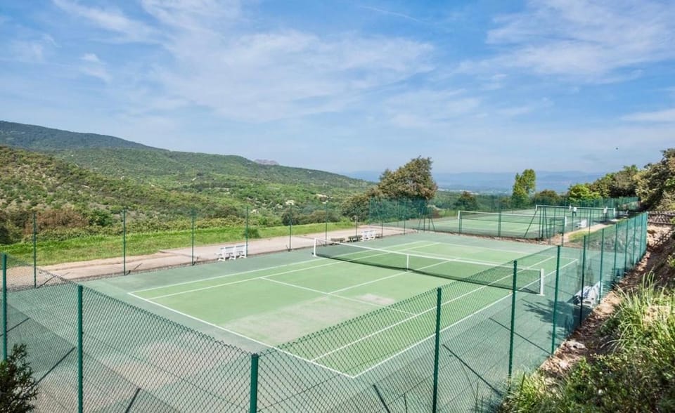 Tennis court