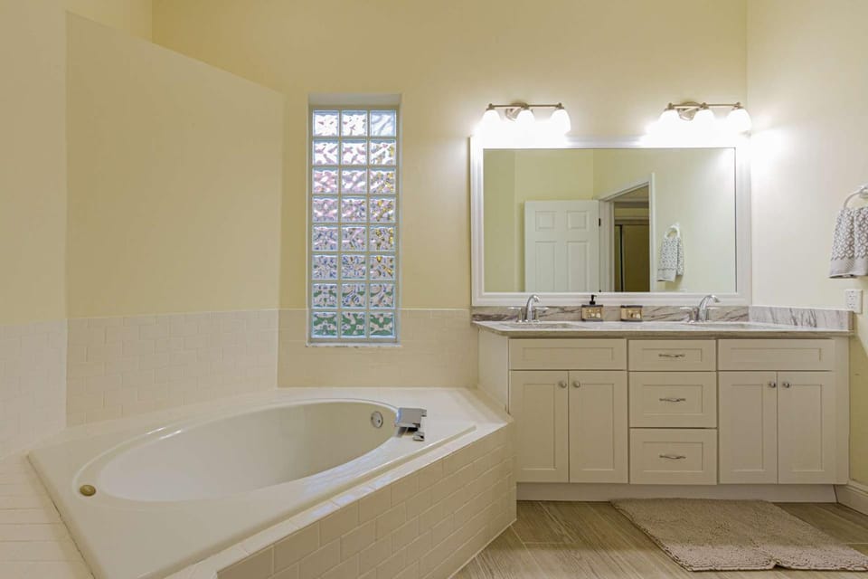 Crown Pointe-Mabry Drive House in Collier County
