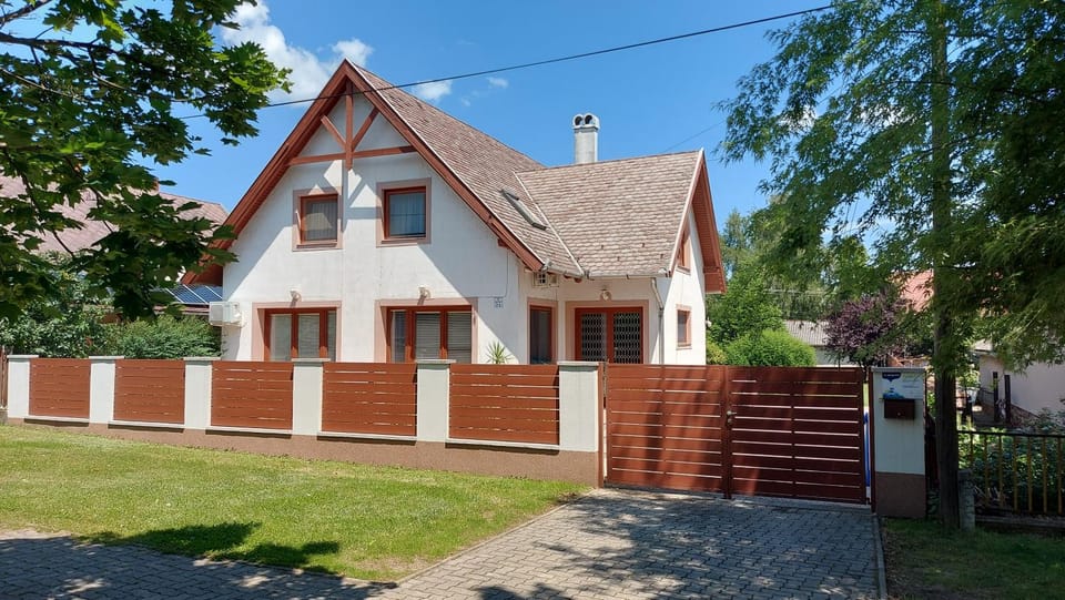 Aranykagyló Nyaralóház Apartment in Hungary