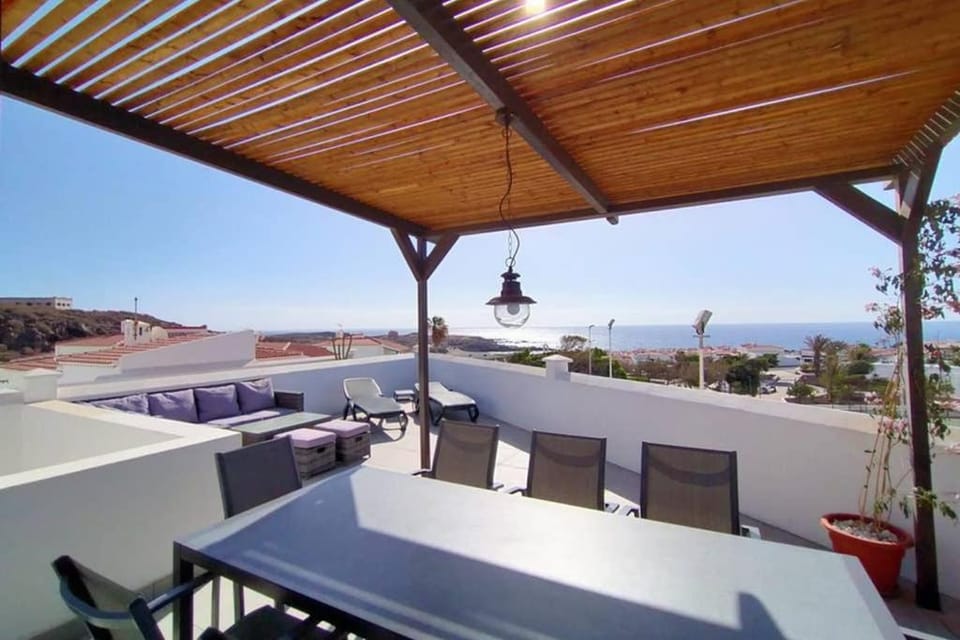 Balcony/Terrace, Beach, Mountain view, Sea view