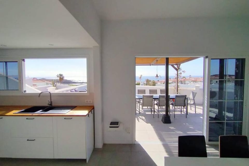 Balcony/Terrace, Kitchen or kitchenette, Dining area