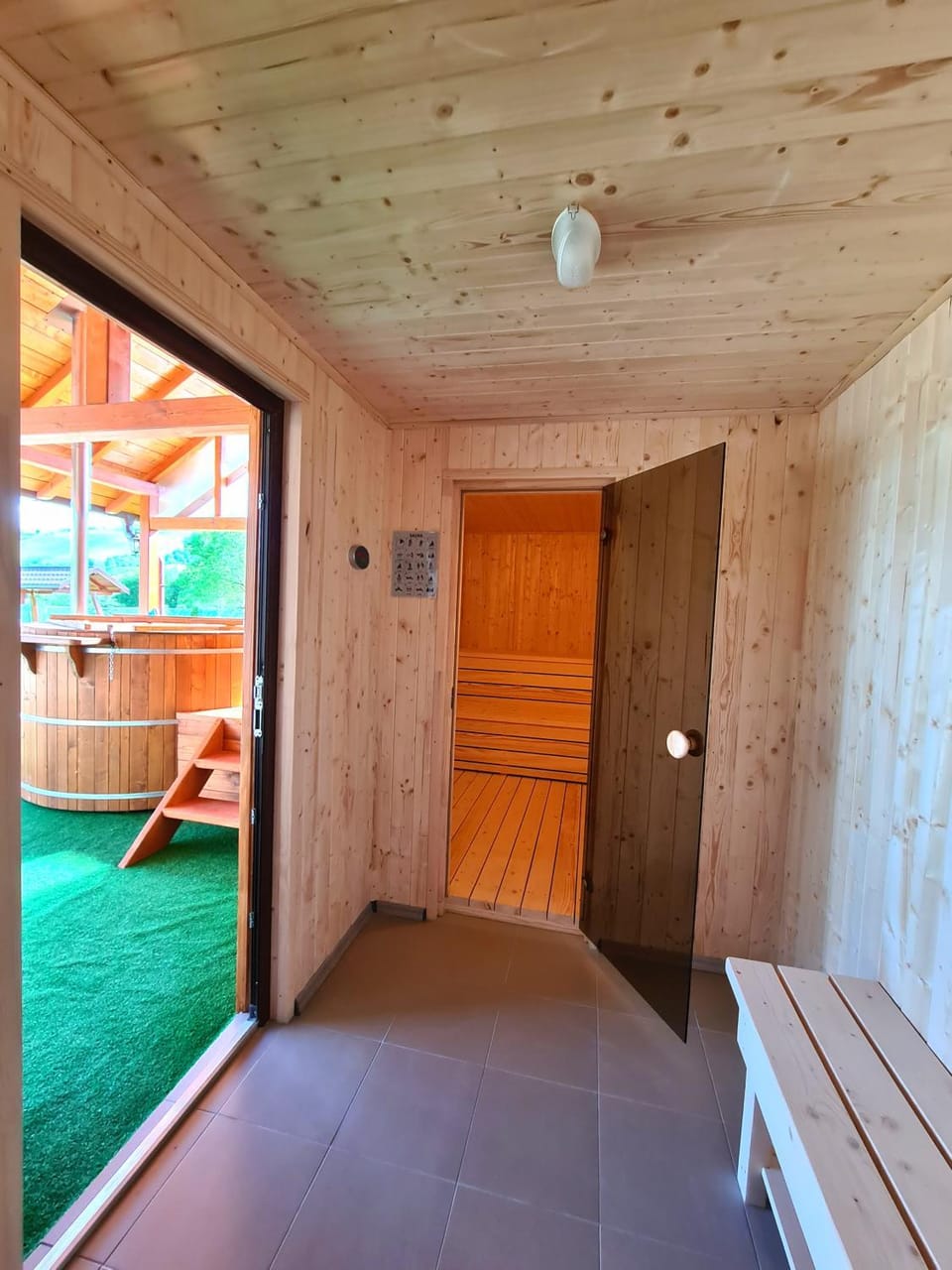 Pensiunea Aida Bed and Breakfast in Romania