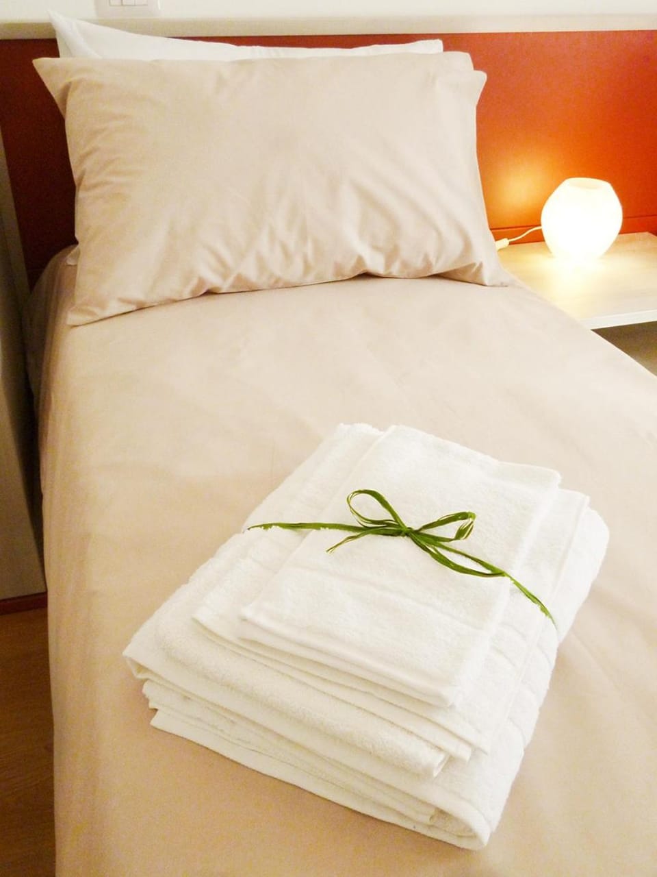 Bed, Photo of the whole room, Decorative detail, Bedroom