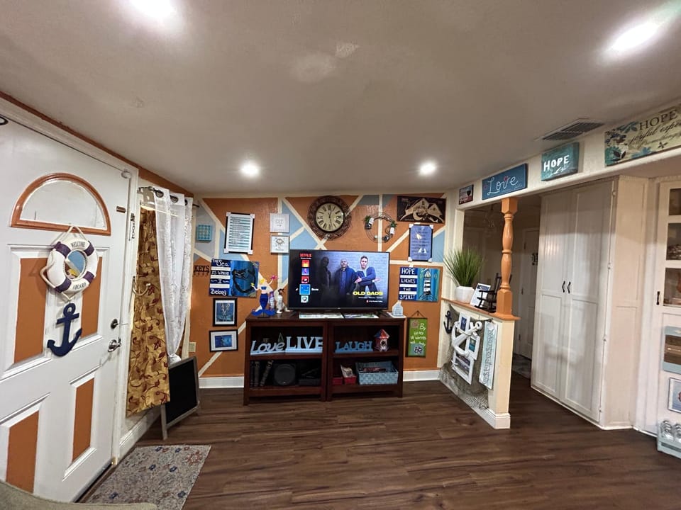 Bonne Nuit Weeki Wachee House in Spring Hill