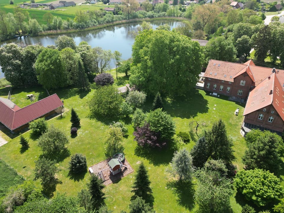 Property building, Bird's eye view, Garden, Garden, Garden view, Lake view