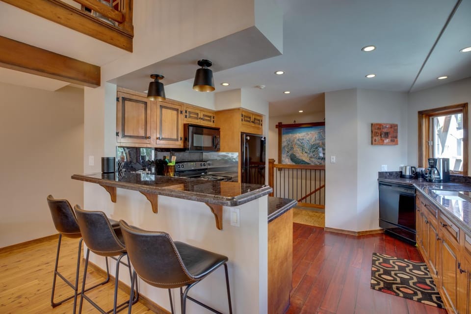 Bright Downtown Telluride Condo - Steps to Lift! House in Telluride