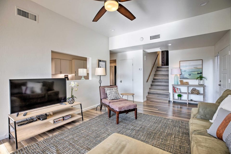 4 Mi to ASU: Lake-View Condo w/ Patio, Pool Access House in Tempe