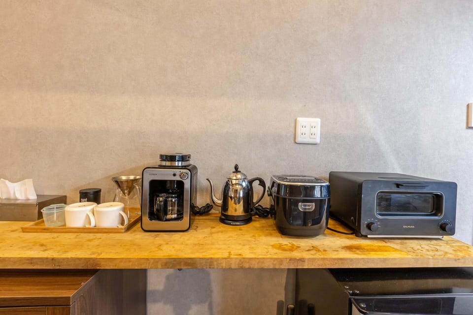 Kitchen or kitchenette, minibar, toaster