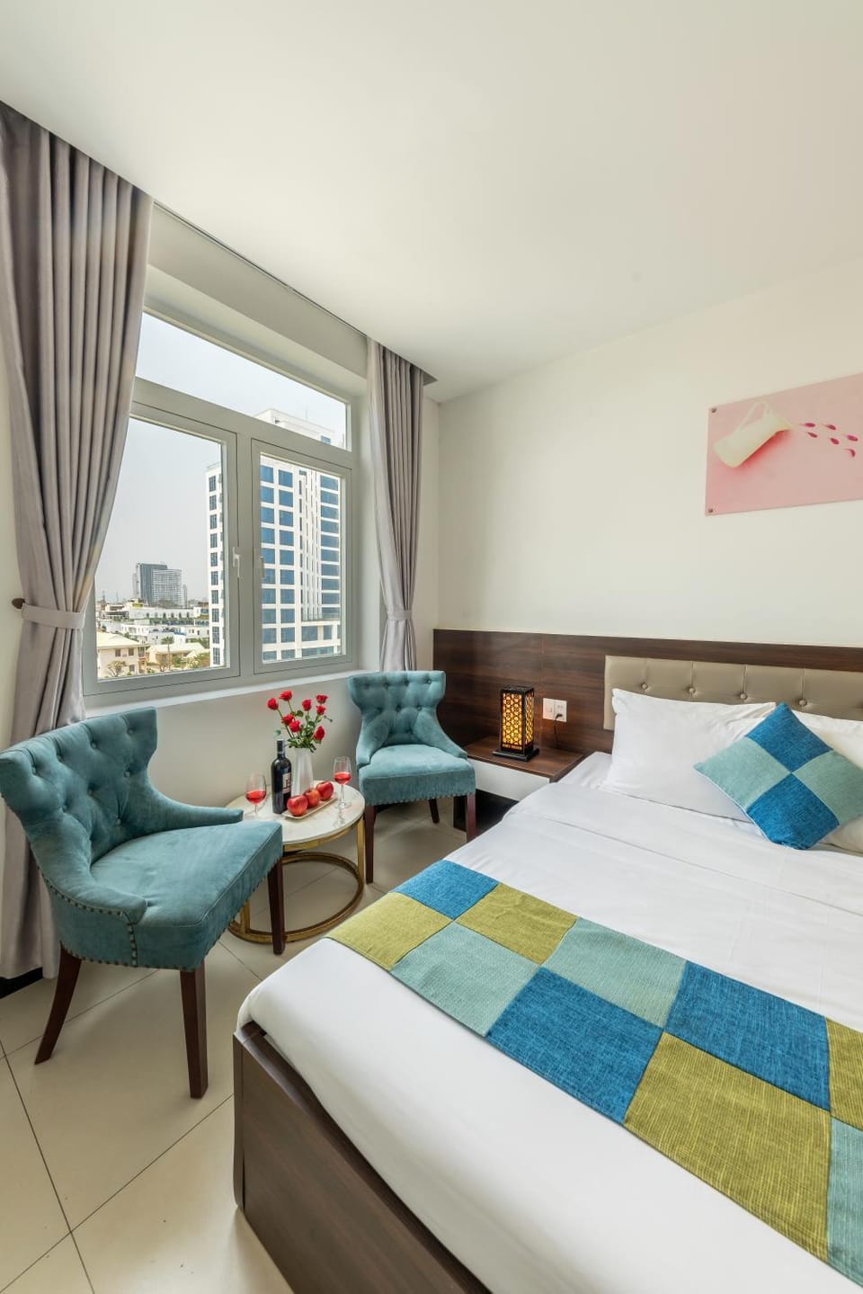 Bed, View (from property/room), View (from property/room), Living room, Photo of the whole room, Seating area, Bedroom, City view, City view, Quiet street view
