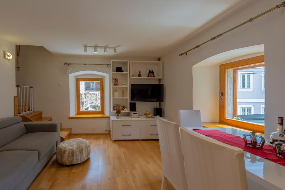 Communal lounge/ TV room, TV and multimedia, Living room