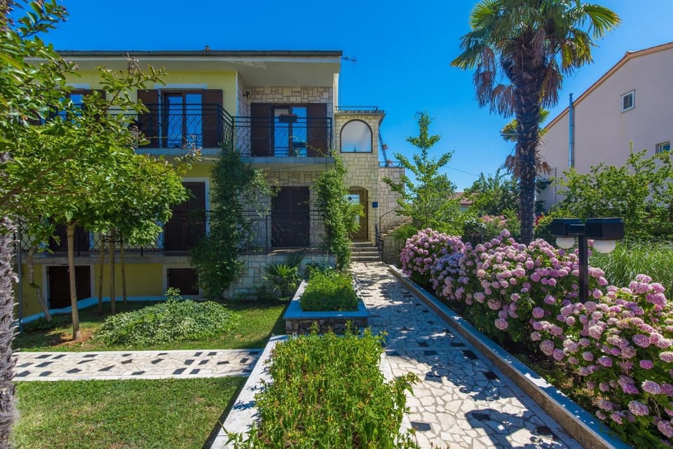Apartment Complex Villa Dolce Maro Porec Bed and Breakfast in Poreč