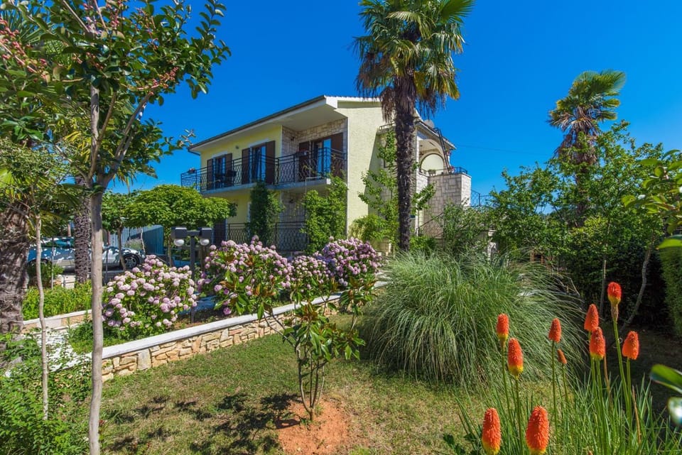 Apartment Complex Villa Dolce Maro Porec Bed and Breakfast in Poreč