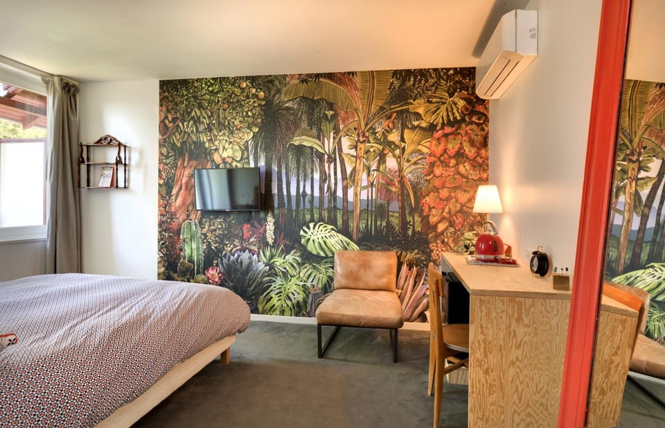 Chambres de charme avec piscine - Le Monde de Charlie - Proche Vichy Bed and Breakfast in Auvergne-Rhône-Alpes