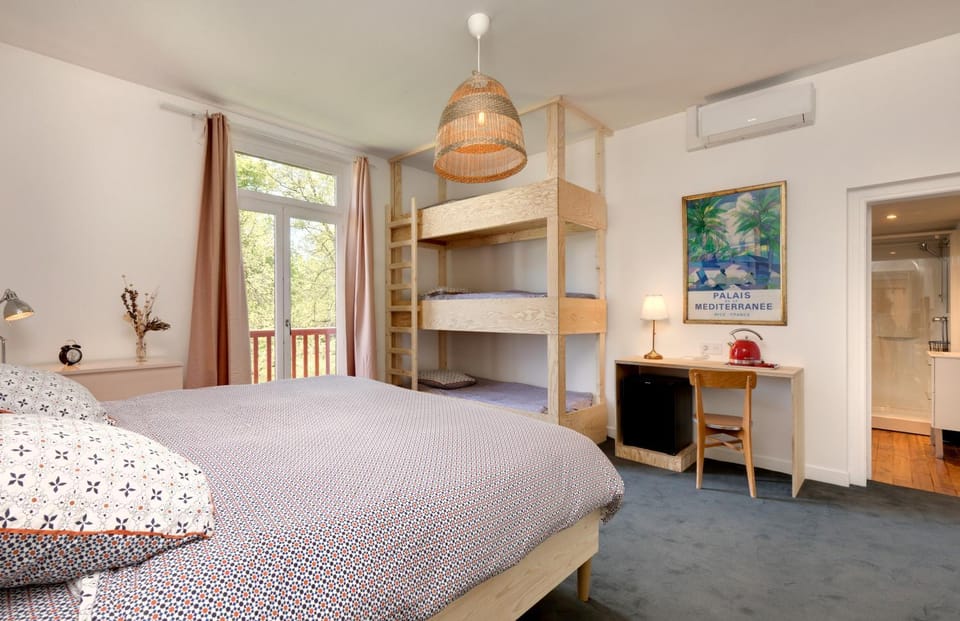 Chambres de charme avec piscine - Le Monde de Charlie - Proche Vichy Bed and Breakfast in Auvergne-Rhône-Alpes