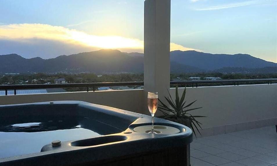 Hot Tub, Balcony/Terrace, Mountain view, Sunset