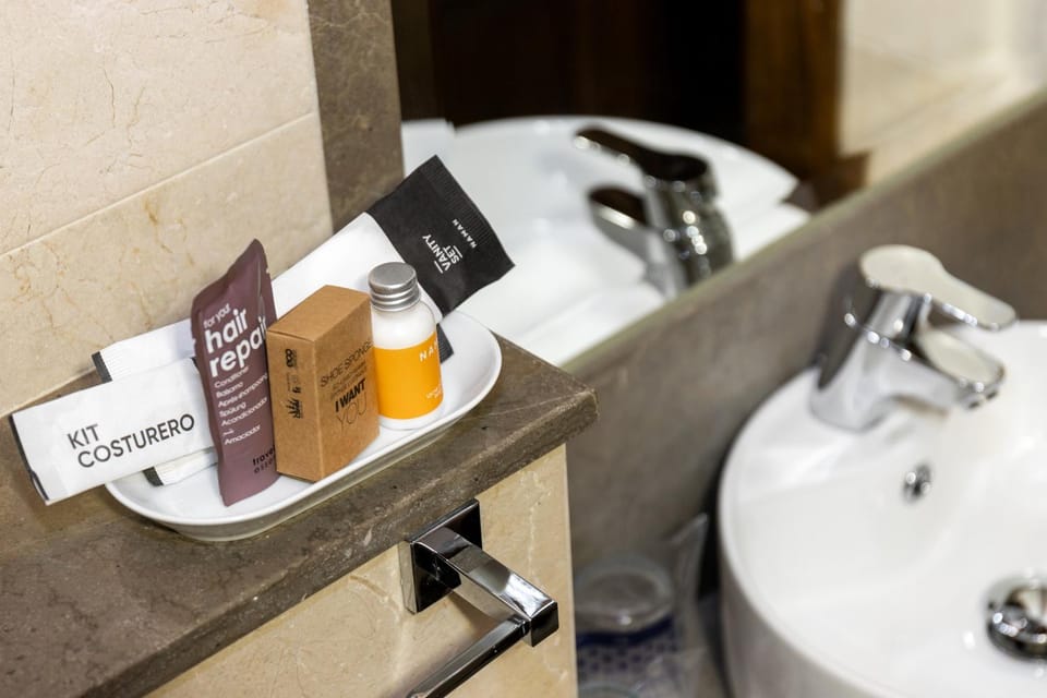 Shower, Toilet, Bathroom, Decorative detail