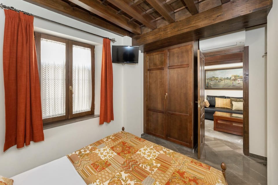 Bed, TV and multimedia, Decorative detail, Bedroom, wardrobe